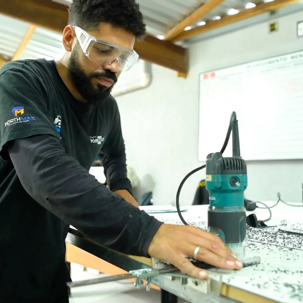 Gráfico mostrando o crescimento da Forthlux ao longo de 12 anos de experiência.