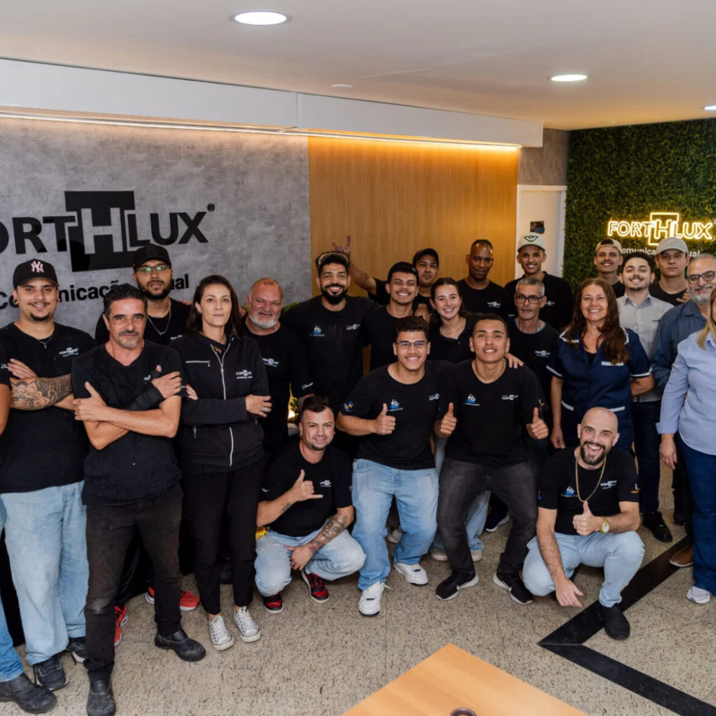 Selo de qualidade da Forthlux, a melhor empresa de comunicação visual em Cotia.