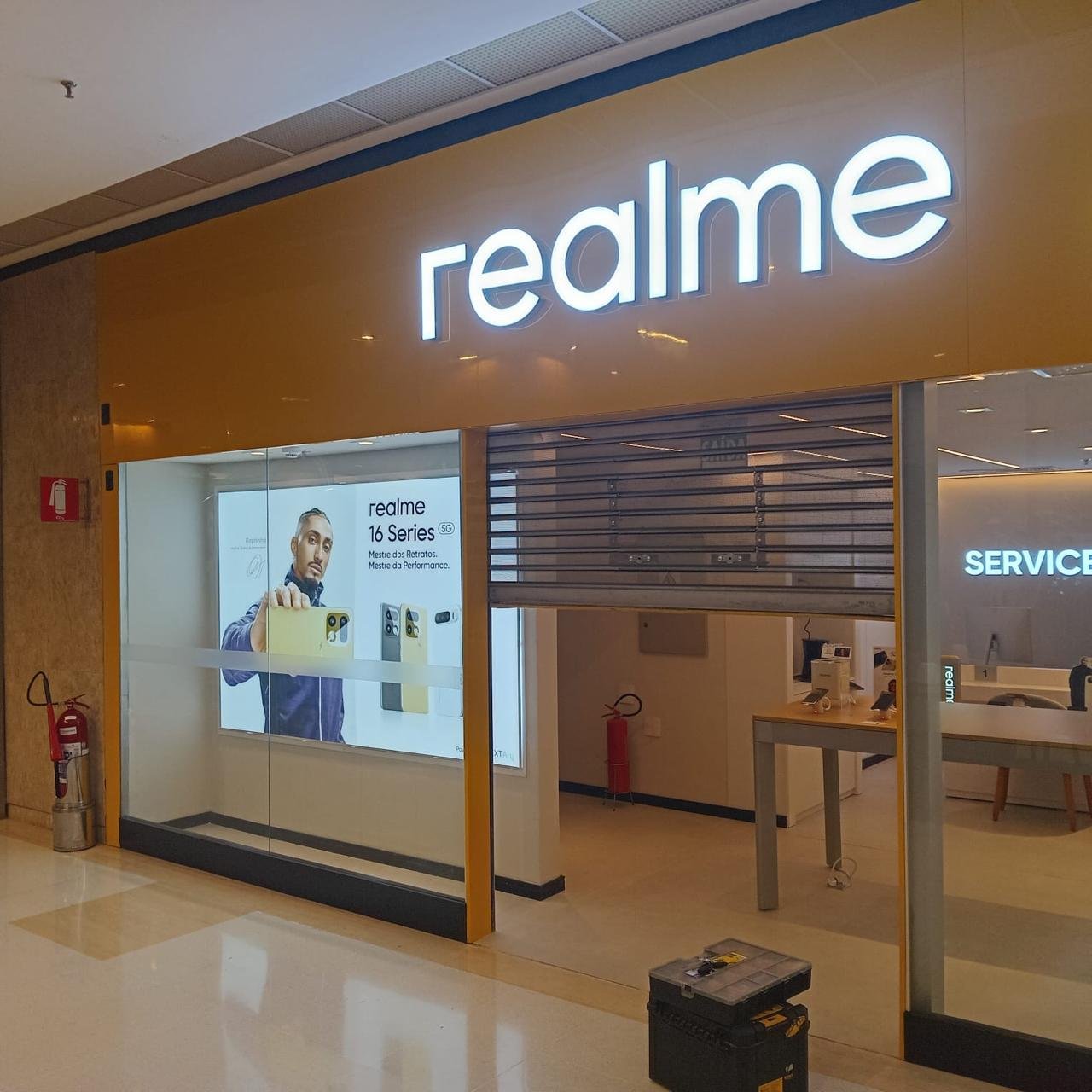 Fachada em ACM e Sinalização Interna - Loja Realme