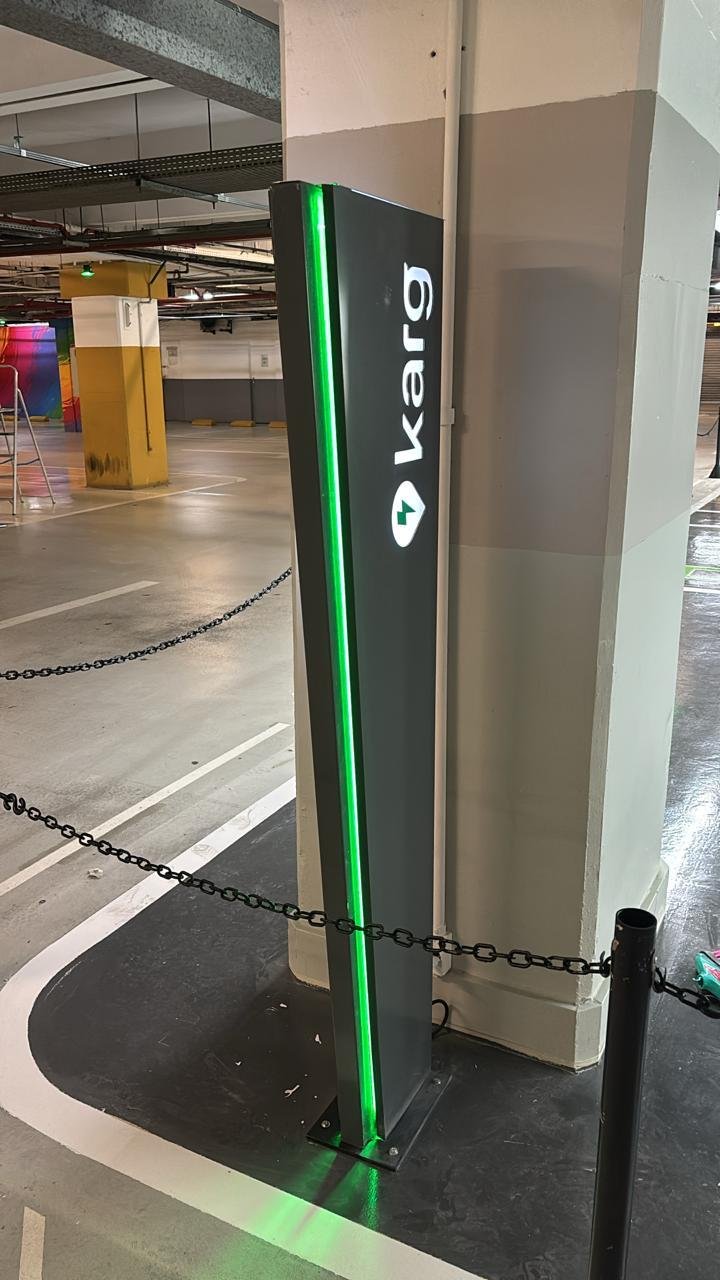 Totem Luminoso em ACM e LED - Karg executado pela Forthlux